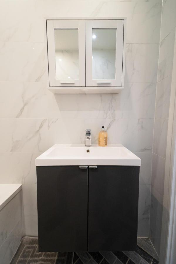 Star London Bell Lane 3-Bed Haven Apartment Hendon Ngoại thất bức ảnh